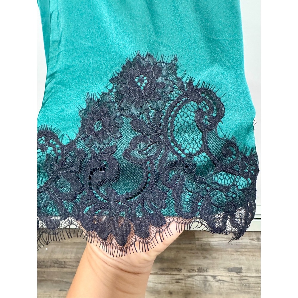 Torrid Emerald Green Satin Lace Trim Cami Top Adjustable Straps Size 1X XL - Picture 4 of 4